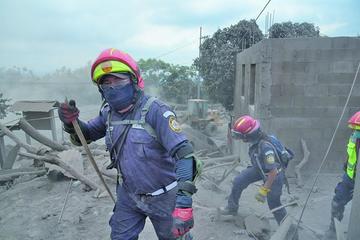 Guatemala anuncia reconstrucción tras erupción del volcán de Fuego