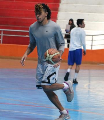 Los basquetbolistas Louis Charles Munks III y Michael John Liabo.