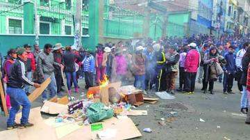 Violencia por sede de la Fejuve de La Paz deja más de 20 aprehendidos