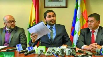 El procurador general del Estado, Pablo Menacho, ante los medios de comunicación.