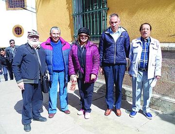 Los poetas Roberto Bianchi, Edmundo Torrejón, Irma Jorge, Ramiro Ordóñez y Vicente Mora.