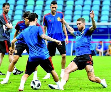 Los jugadores de la roja durante su entrenamiento.