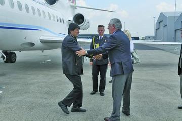 El presidente Evo Morales ayer viernes al aeropuerto de Rotterdam, Países Bajos.