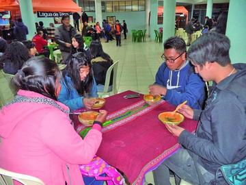Los comensales eligieron los platos de su preferencia.