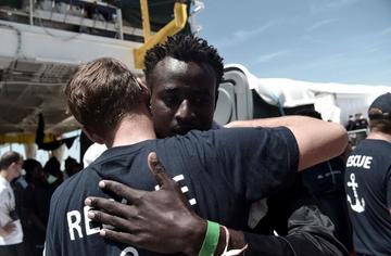 España recibe a migrantes del Aquarius tras 8 días de odisea