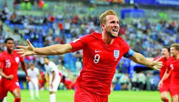 El futbolista Harry Kane, de Inglaterra, celebra su primer gol.
