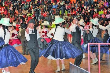 Un ballet interpretó la cueca potosina en el entretiempo.