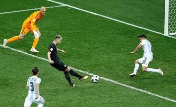 El jugador Ivan Rakitic anotó el tercer gol para Croacia.
