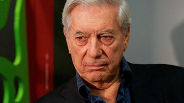 Vargas Llosa tiene caída y sufre un leve traumatismo