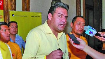 Luis Revilla apoya elección de candidatos por primarias
