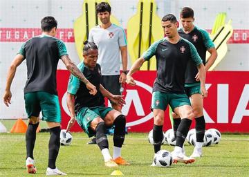 La selección lusa durante su entrenamiento.