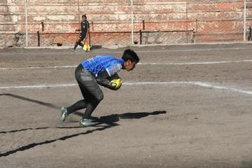 El guardameta Miguel Huanaco, de Rosario Central, fue una muralla en la portería.