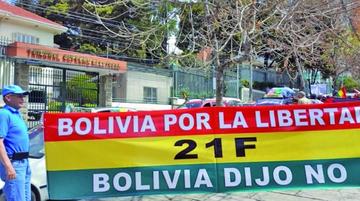 Cada 21 de cada mes, las plataformas ciudadanas organizan movilizaciones en defensa del 21F.