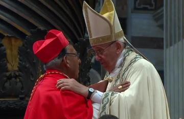 El potosino Toribio Ticona y el máximo representante de la Iglesia católica, el Papa Francisco.