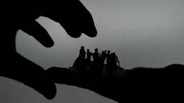Es un delito internacional de lesa humanidad y viola los derechos humanos de las personas.