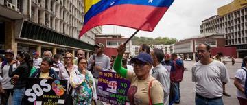 Denuncian escasez de medicamentos