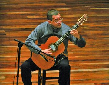 Guitarrista Puña ofrece concierto
