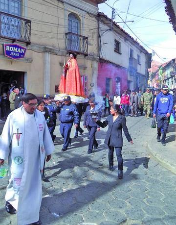 La procesión por la calles de la ciudad.