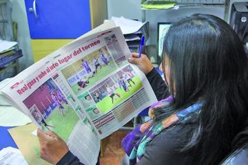 La población se informa de este diario.