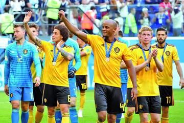 Los jugadores belgas lucen sus medallas conseguidas.
