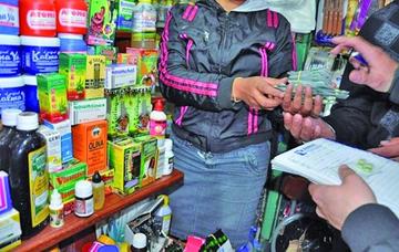 Afirman que la actividad del contrabando continúa sin control y que los efectos se observan en las calles.