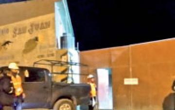Clausuran ingenio por contaminar una calle con las colas de la minería