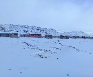 La temperatura baja sustancialmente debido a la nevada.