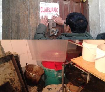 Funcionarios clausuran repostería reincidente y el material usado para elaborar los pasteles.
