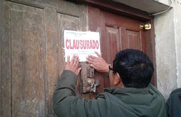Clausuran un centro de repostería por atentar contra la salud pública