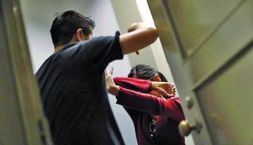 Joven de 18 años de edad golpeó y causó quemaduras a su novia