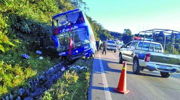 Policía: accidente deja nueve muertos y varios heridos