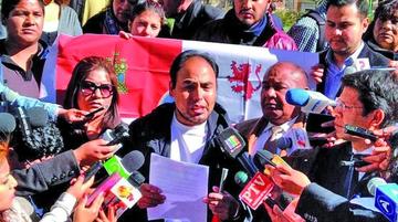 Miltón Navarro, ante los medios de comunicación en La Paz.