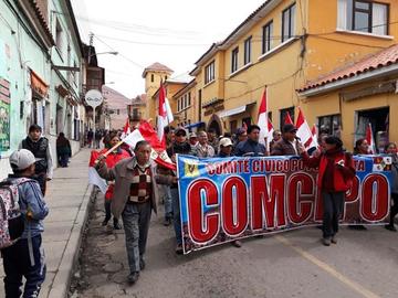 Cívicos desarrollan marcha de protesta en esta jornada