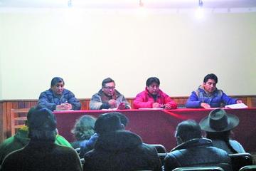 El directorio del ente cívico, anoche en Consejo Consultivo.
