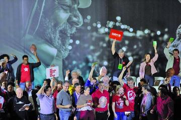 Lula, entre rejas es proclamado candidato presidencial de Brasil