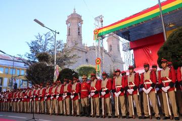 Los Colorados de Bolivia participaron en los actos de homenaje.