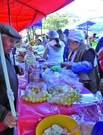 El puesto de venta de misk'y bolas de Celestina Garnicas.