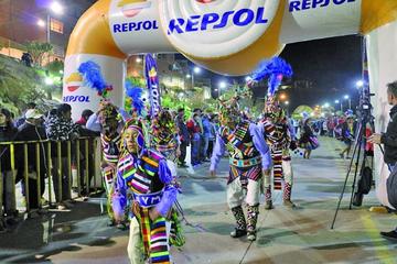 Gráficas de la fiesta del rugir de motores.