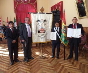 Club Internacional otorga distinciones