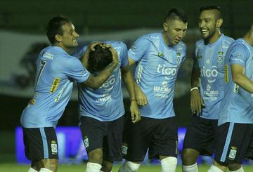 Blooming y Royal Pari disputan un choque reñido