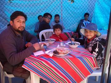 Mayores y niños saborearon la variedad de propuestas.