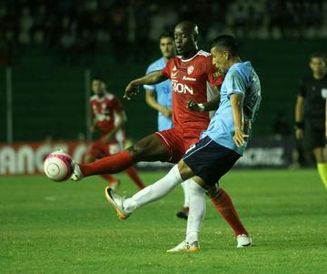 Con la igualdad, Royal Pari cedió el primer lugar del torneo.