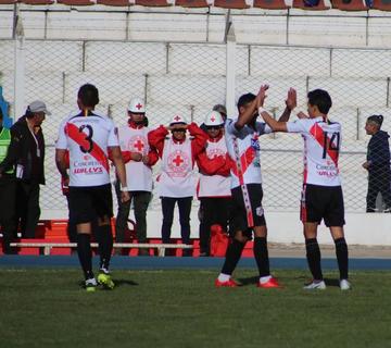 Los jugadores de la escuadra potosina festejan el tercer gol.