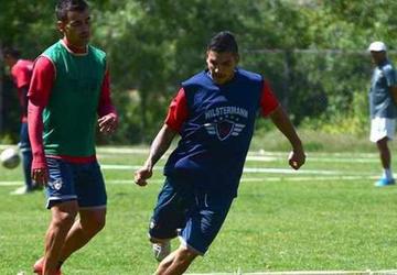Chávez y Leitao reciben sanción de cuatro partidos