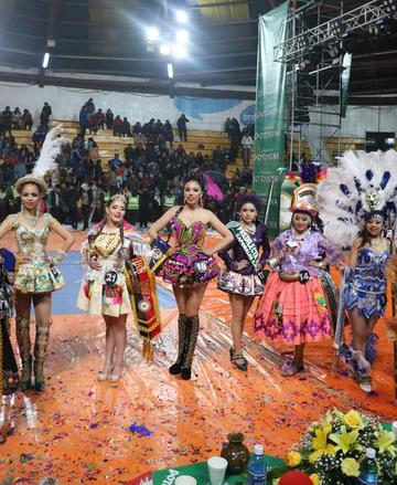 Las finalistas en las danzas nacionales.