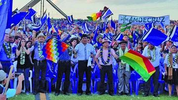 Evo: el pueblo se quedará en el Gobierno nacional para siempre