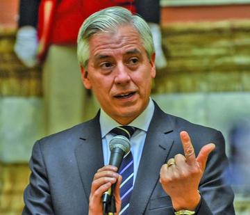 Gobierno culpa a Goni por firmar contrato de por vida con el BBVA 