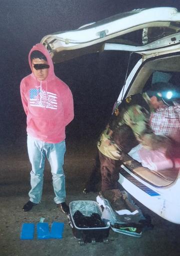 Dos "narcos" caen con envoltorios y paquetes de droga