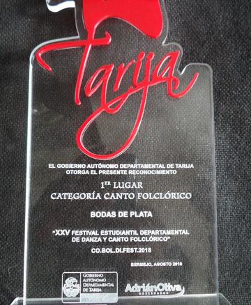 El trofeo del torneo musical.