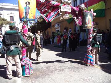 Uno de los arcos armado cerca del altar mayor.